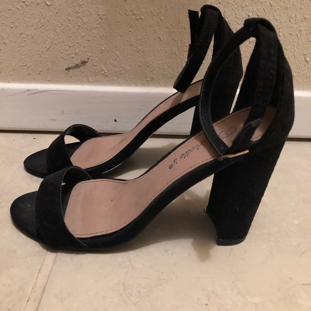 Lulu’s black suede sandals